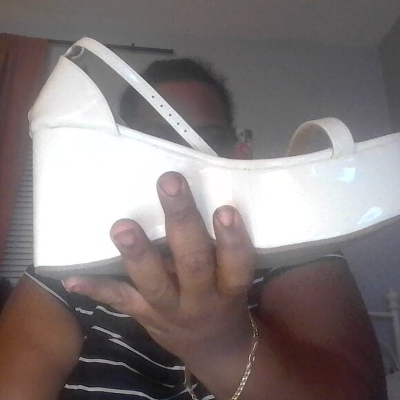 White platforms open toed shoes. - Picture 5 of 5